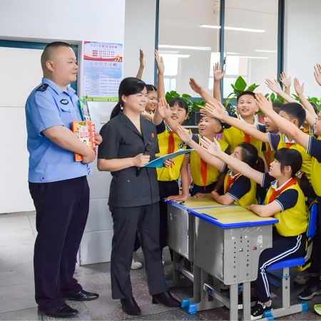 http://www.legaldaily.com.cn/Youth_and_Law/content/2026-06/01/content_9399150.html