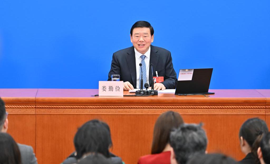十四届全国人大四次会议举行新闻发布会