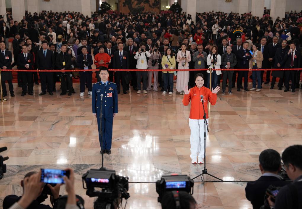 十四届全国人大四次会议首场“代表通道”集中采访活动举行