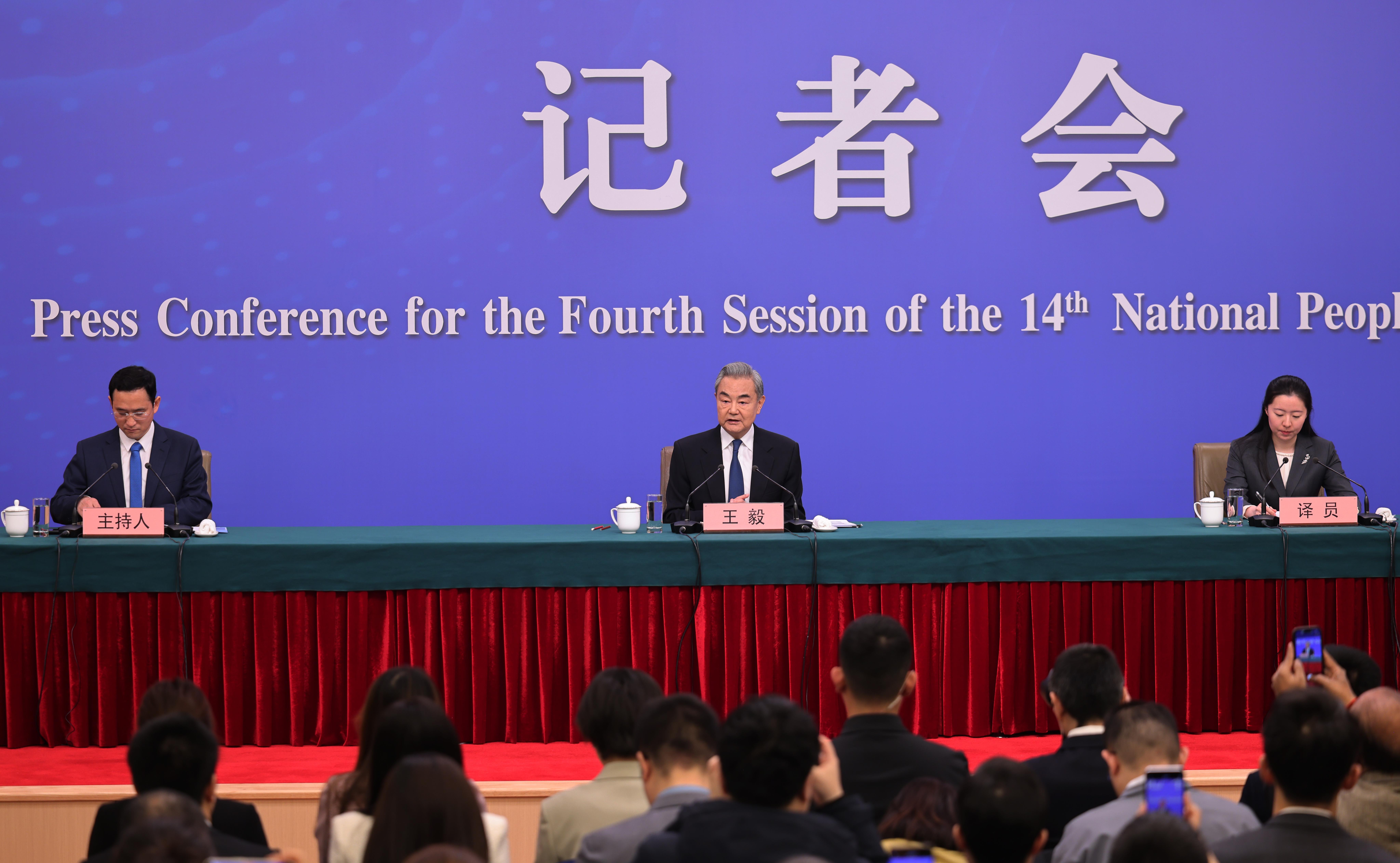 外交部长王毅回答中外记者提问