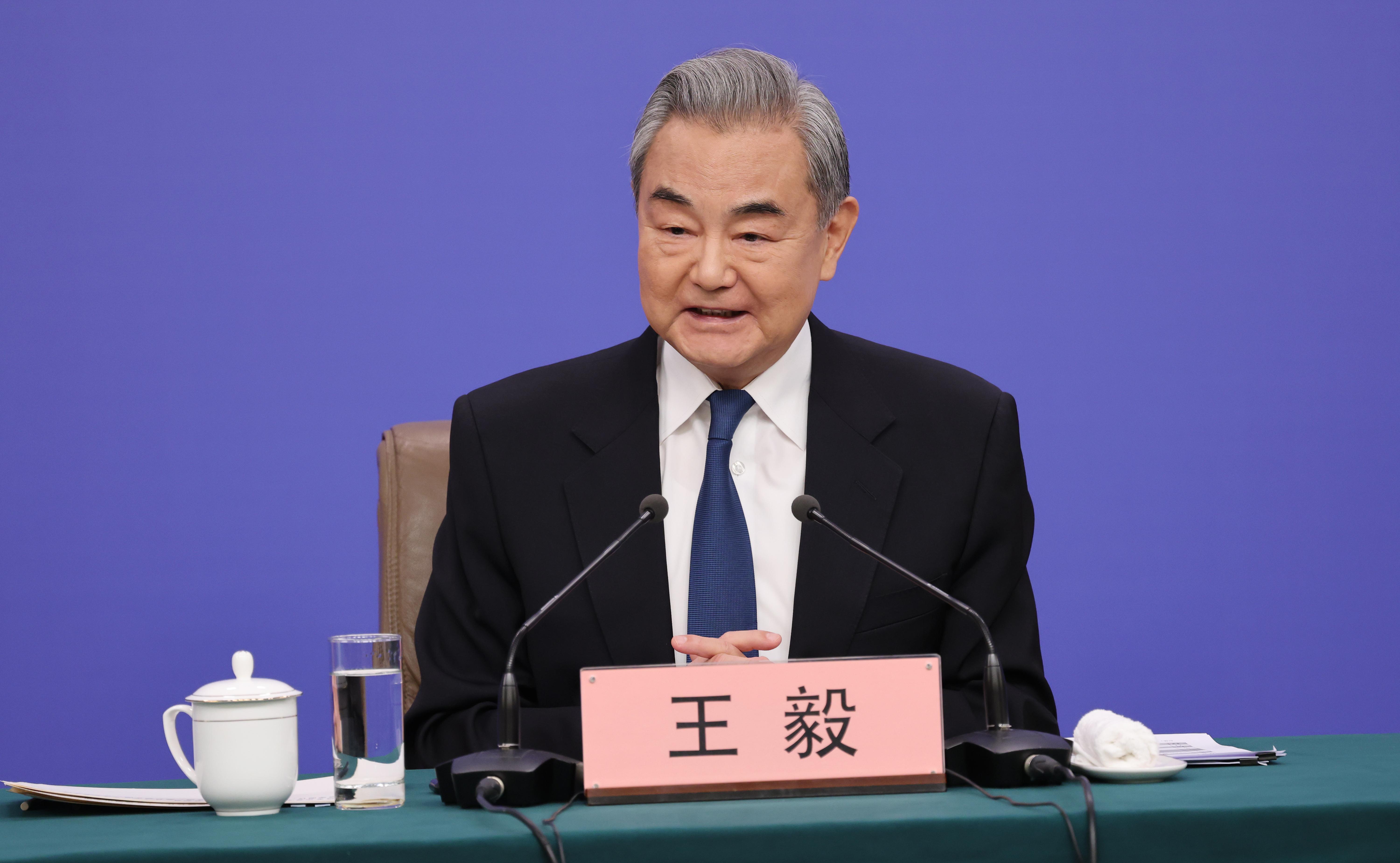 外交部长王毅回答中外记者提问