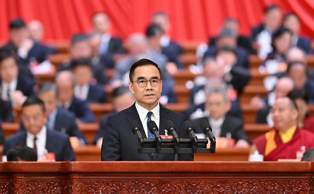 何润生委员作题为《发挥背靠祖国联通世界优势 打造国际高端人才集聚高地》的发言