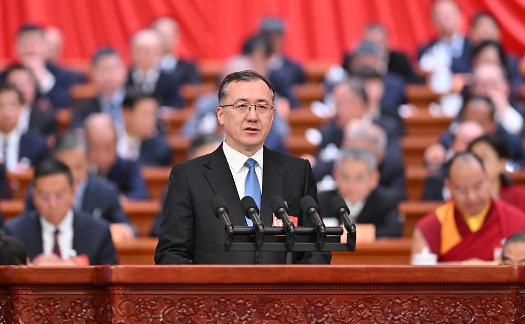 伊力扎提·艾合买提江委员作题为《新时代新征程积极推进中华民族共同体建设》的发言