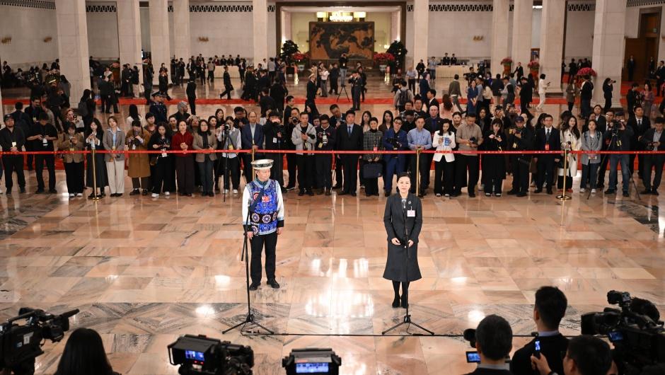 十四届全国人大四次会议第三场“代表通道”集中采访活动举行
