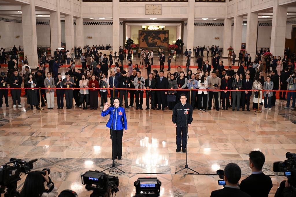 十四届全国人大四次会议第三场“代表通道”集中采访活动举行