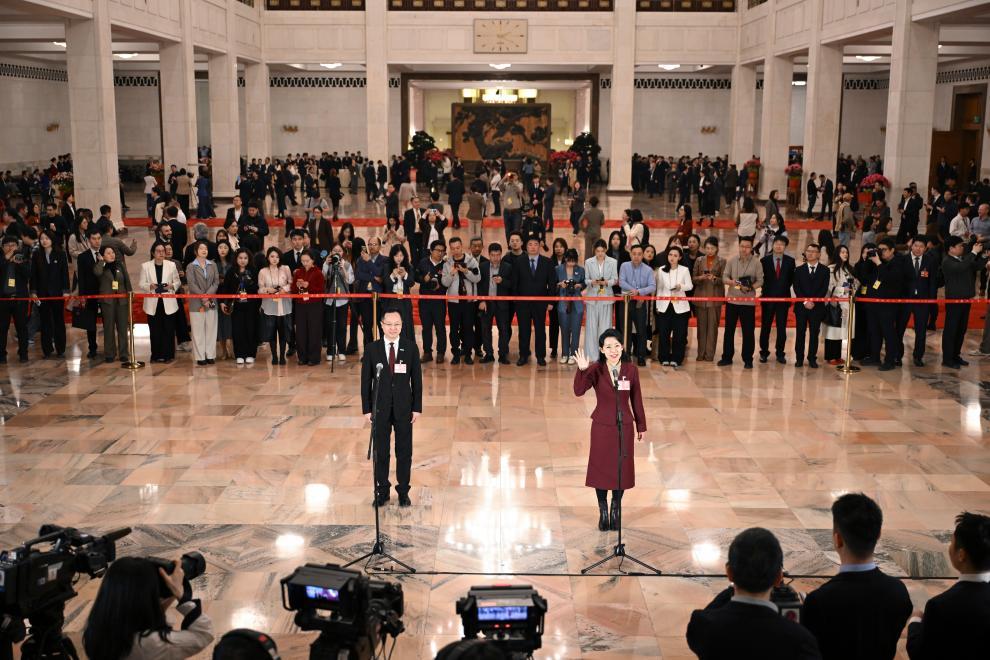 十四届全国人大四次会议第三场“代表通道”集中采访活动举行