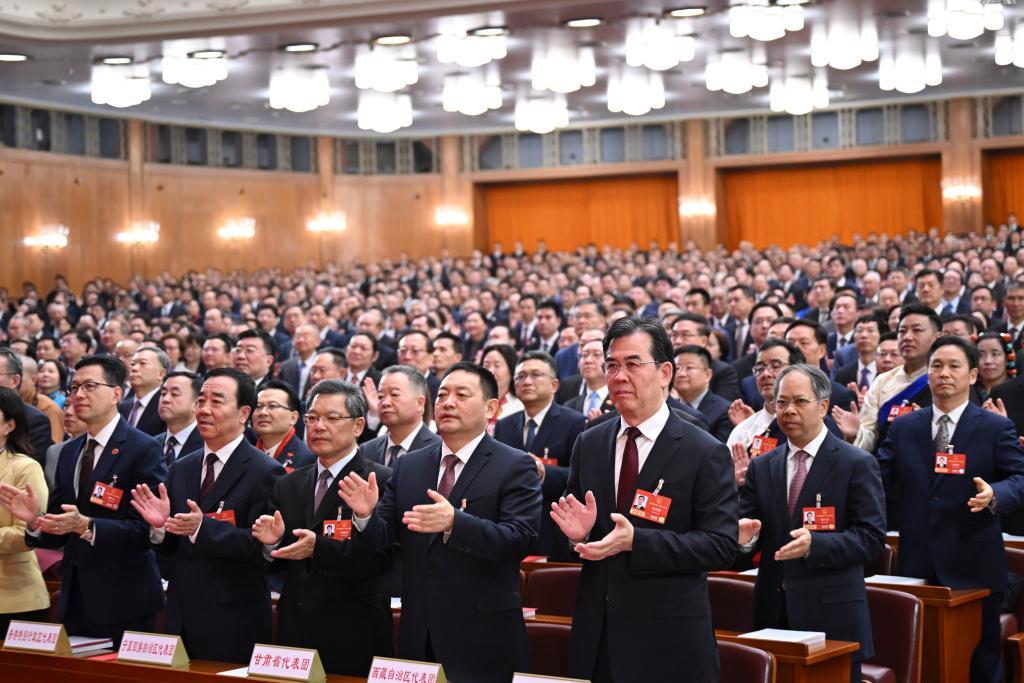 十四届全国人大四次会议举行闭幕会