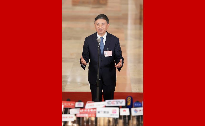 生态环境部部长黄润秋接受媒体采访