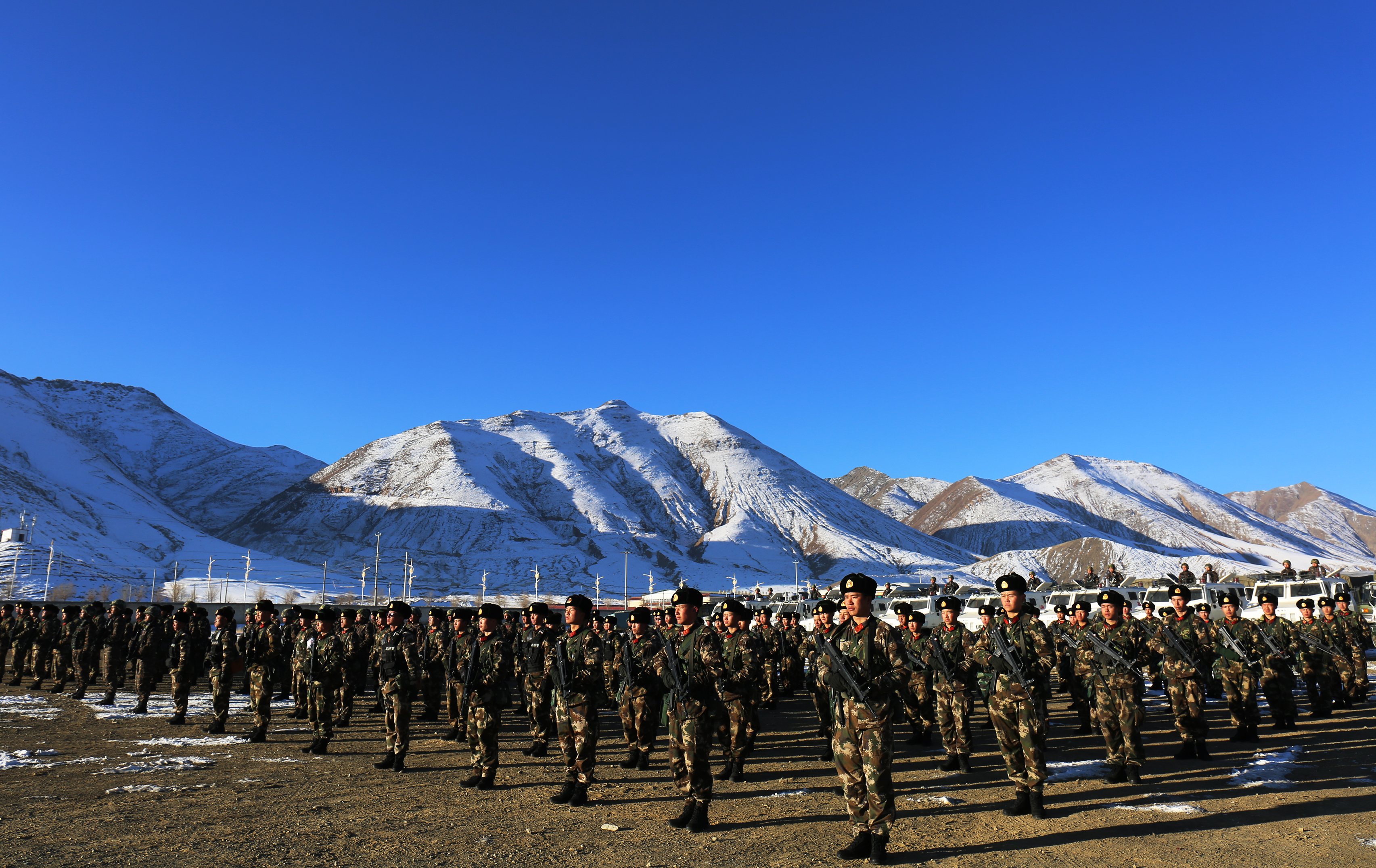 武警西藏总队日喀则支队开展“野营拉练”活动