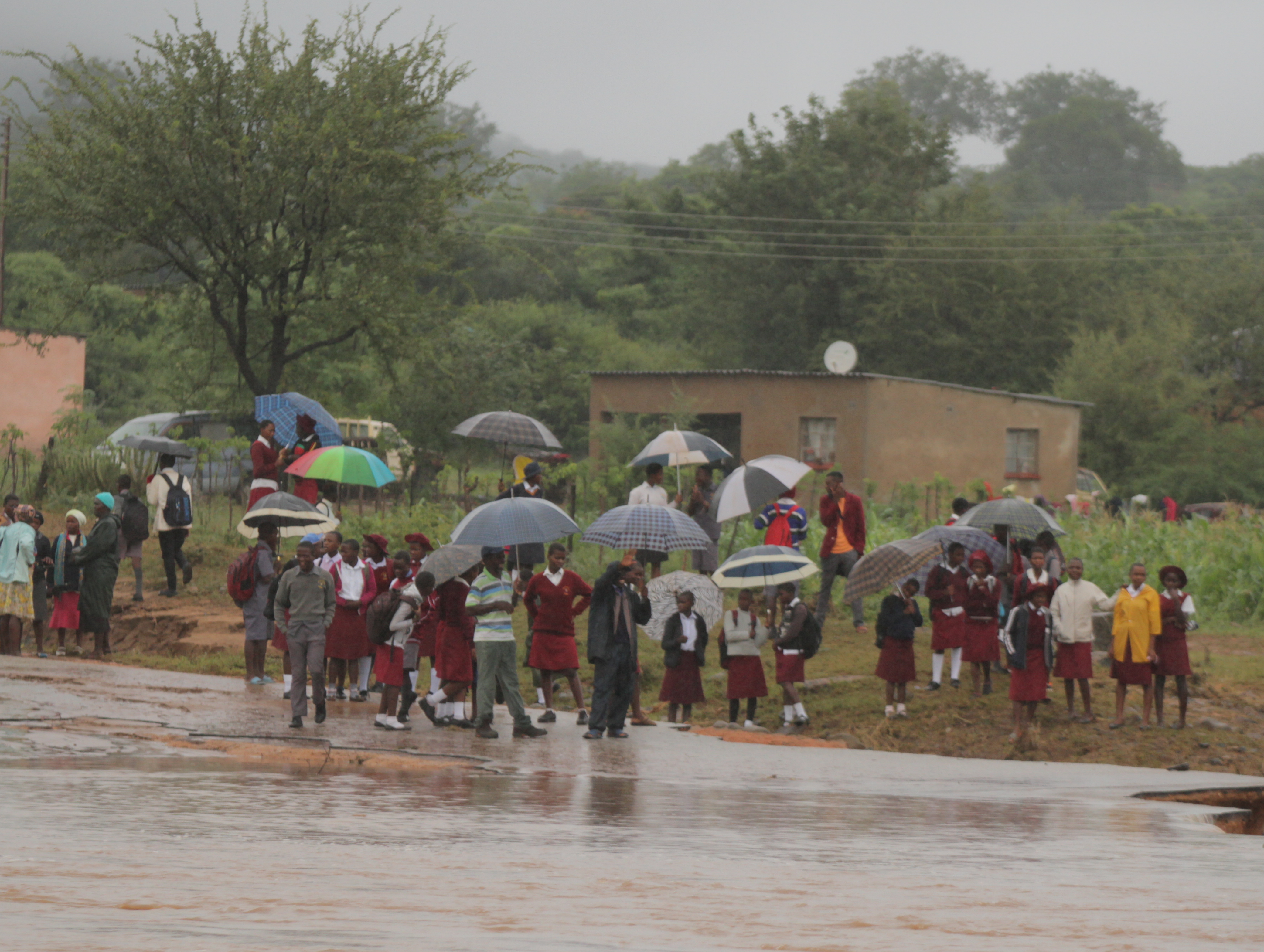 伊代在津巴布韦东部造成70人死亡
