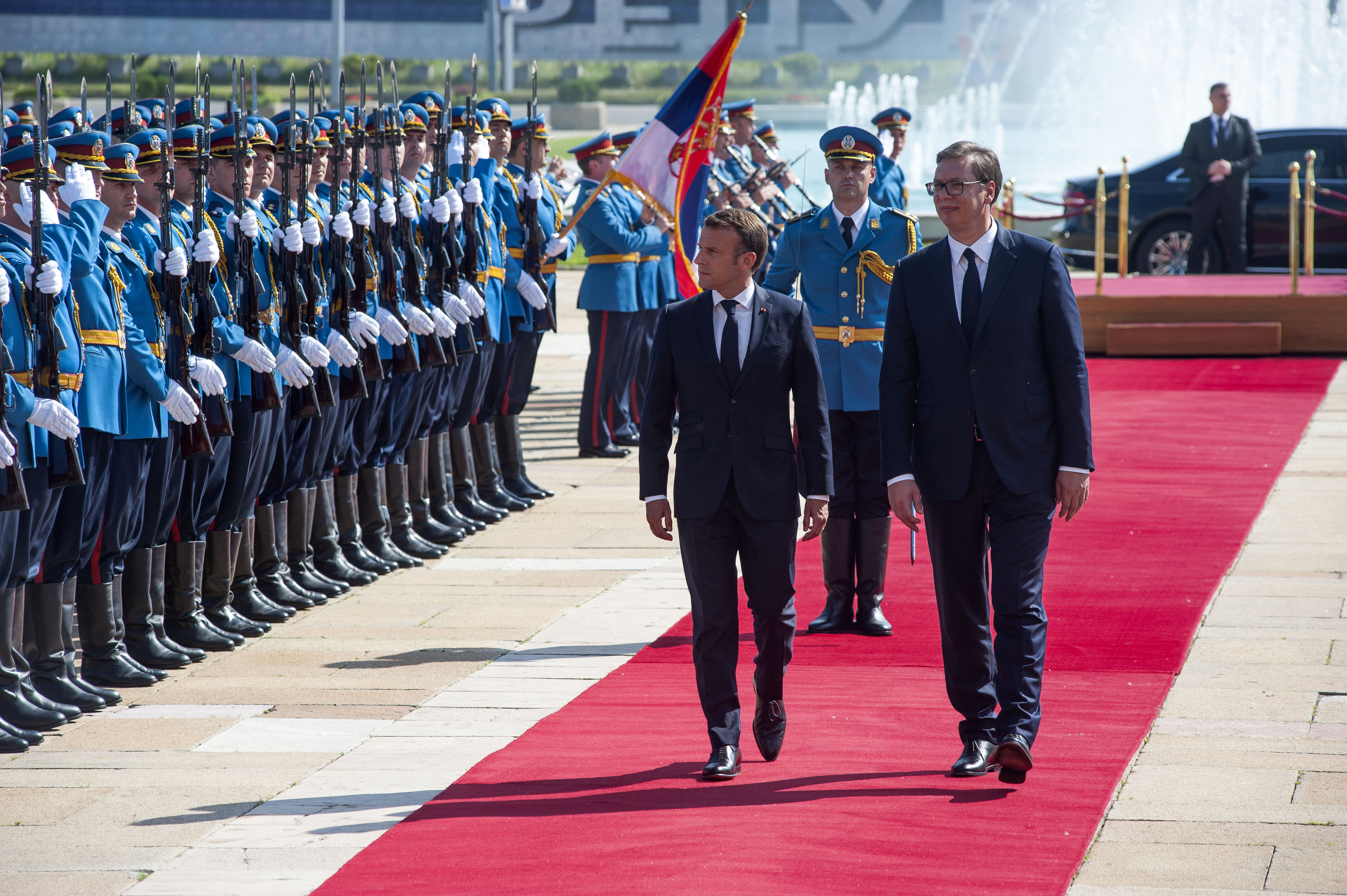 马克龙呼吁加快塞尔维亚加入欧盟进程