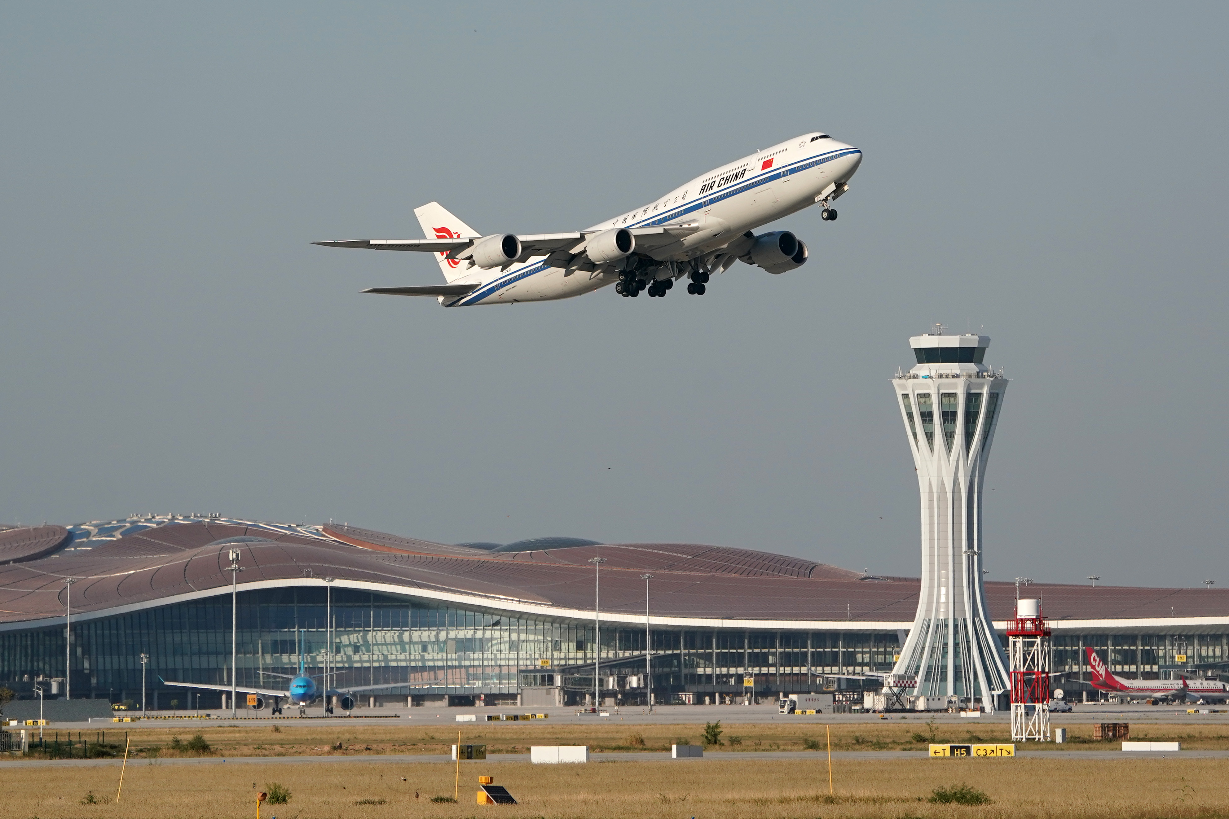 9月25日,中国国际航空公司的ca9597次航班从北京大兴国际机场起飞.