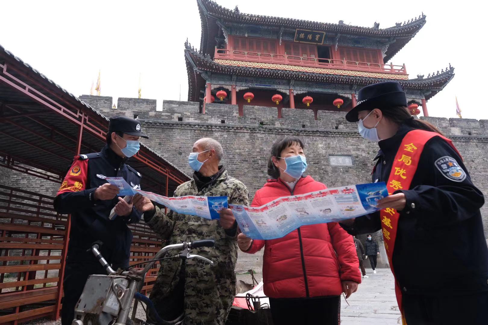 春运以来,为了确保荆州居窦俺鲂新每退昴┠曛盏娜松