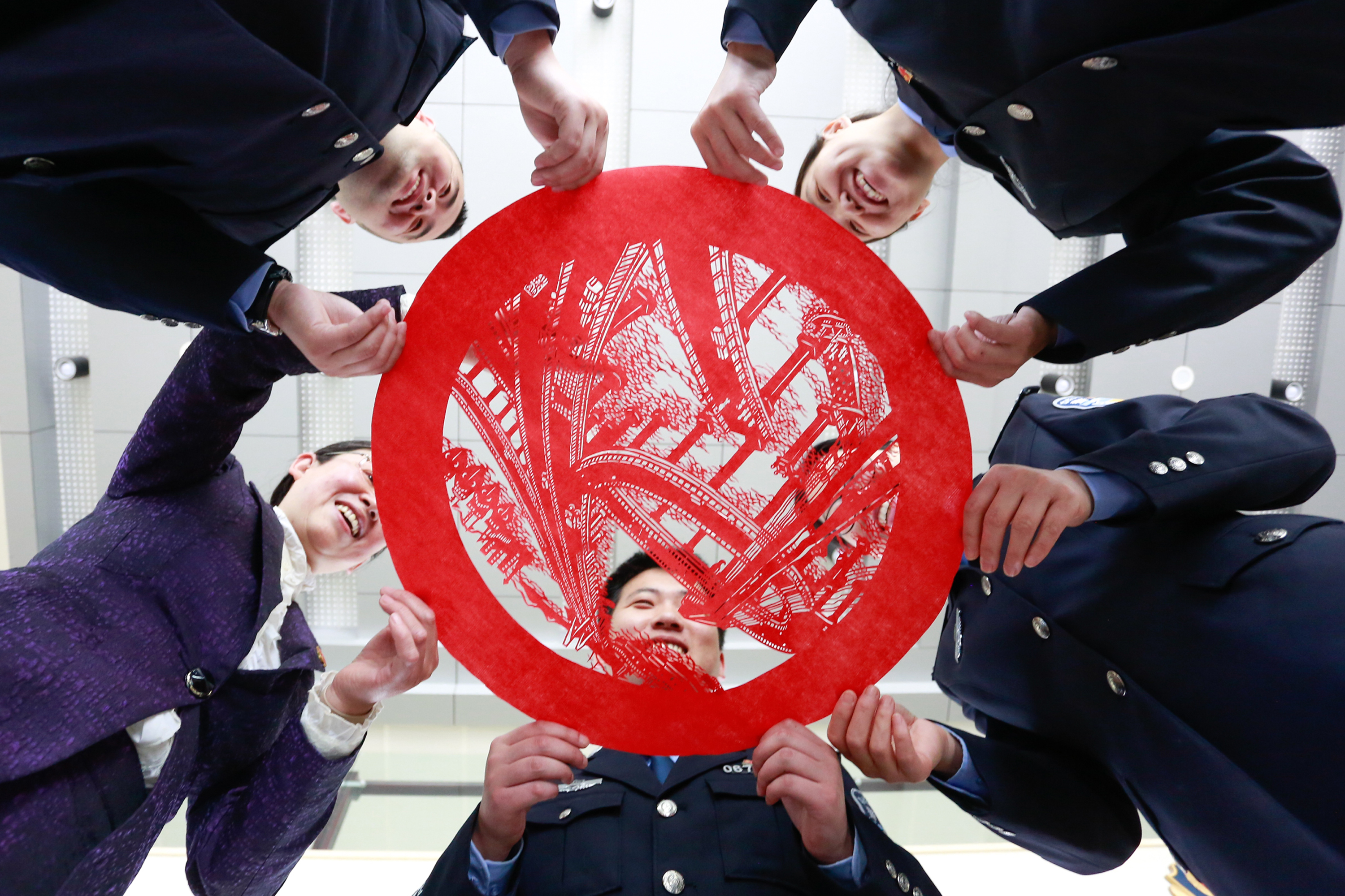 建党100周年纸艺,建党100周年纸艺作品 红色剪纸映初心文化育警铸忠诚