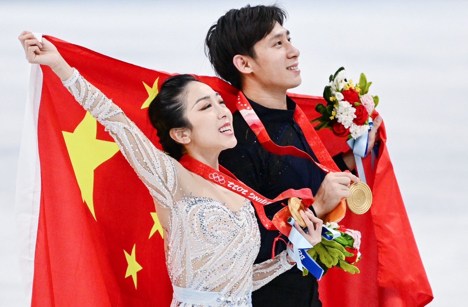 冬奥会花样滑冰双人滑自由滑比赛在首都体育馆举行,中国选手隋文静