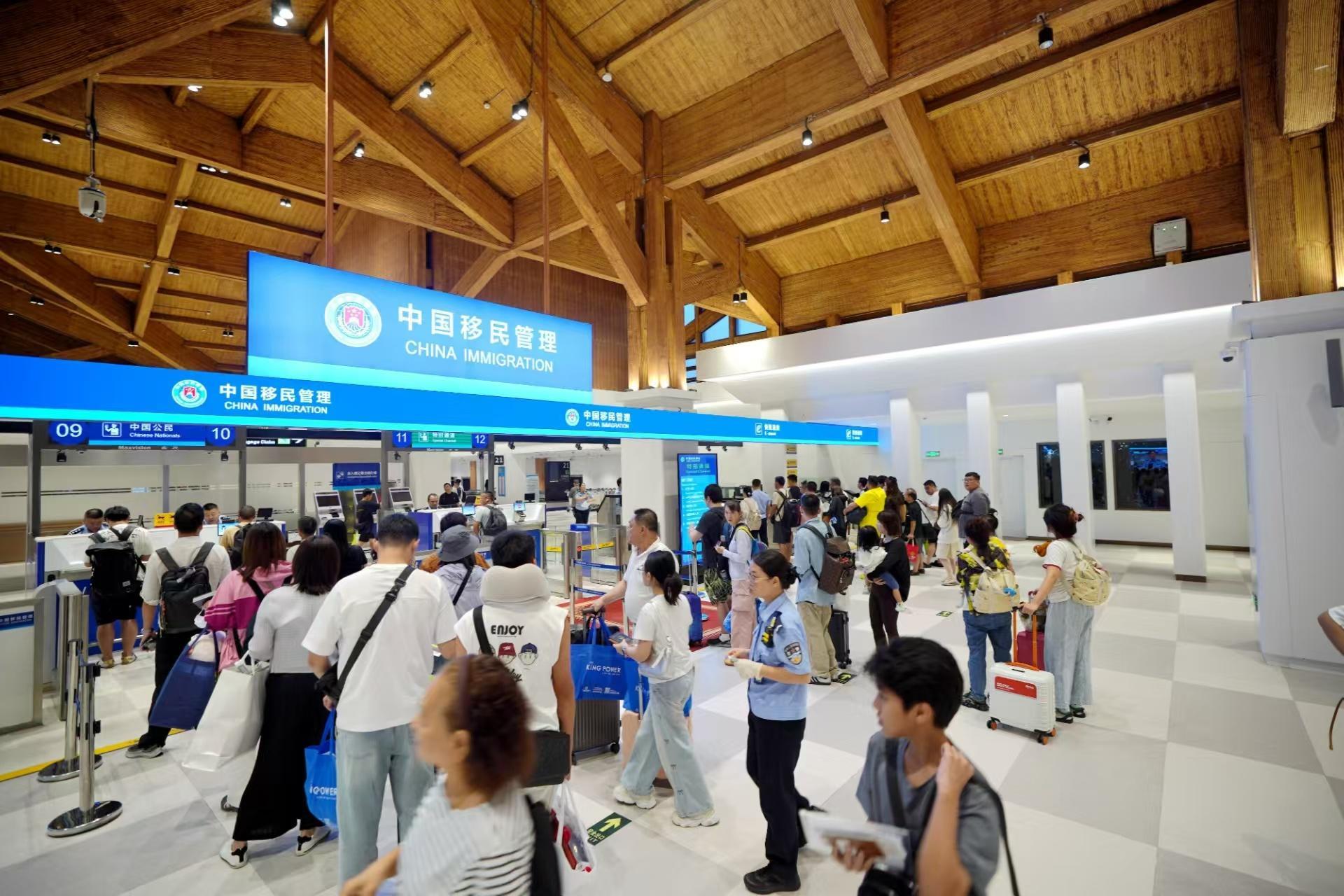 今年海南出入境人员突破200万人次同比增长22.4%