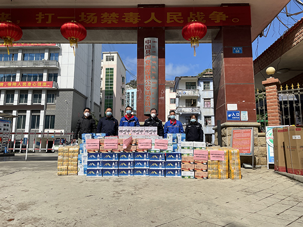 广西德保疫情无情人有情警民互助共战疫