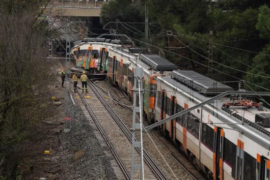 西班牙连发列车脱轨事故 铁路安全引担忧