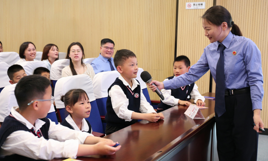 检爱同行 向阳生长