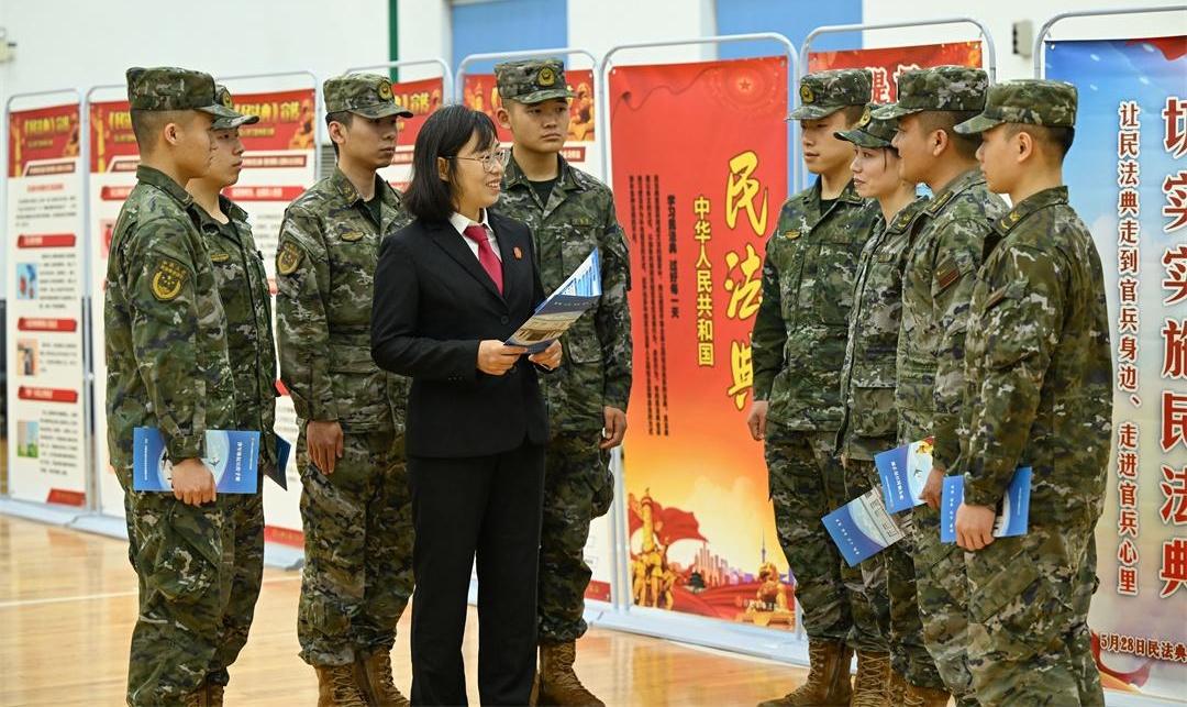 安徽合肥开展“典亮军营 法润兵心”宣传活动