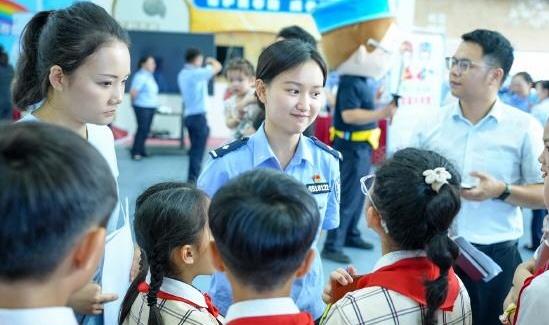 广西首批法治小记者正式聘任