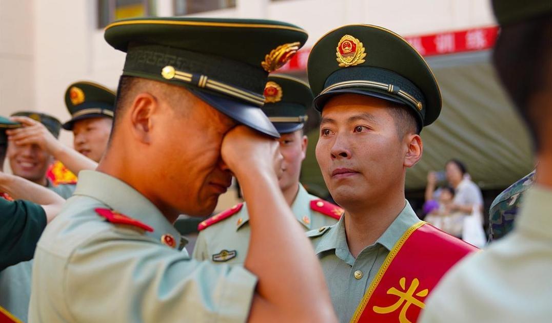 北京武警举行退役士兵告别仪式
