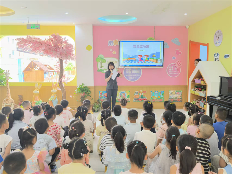 安全教育幼儿园大班第一课 9450413_f1e03f81-a9b8-42b4-8291-fe70c7d28b9e.png