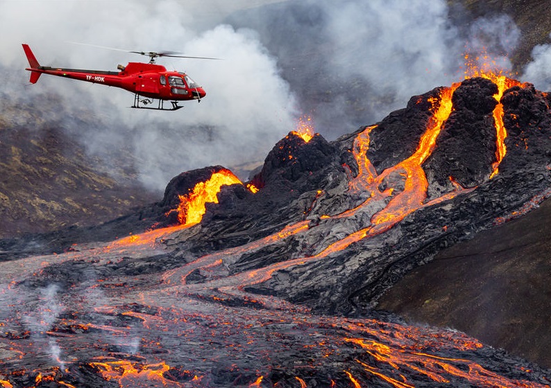 冰岛一火山休眠6000年后喷发