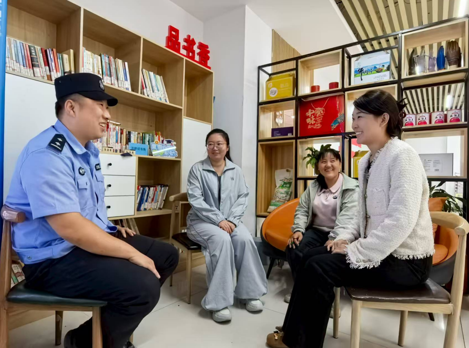 新疆塔城地区乌苏市公安：警社共治+精准普法 把群众“烦心事”捋成“顺心事”