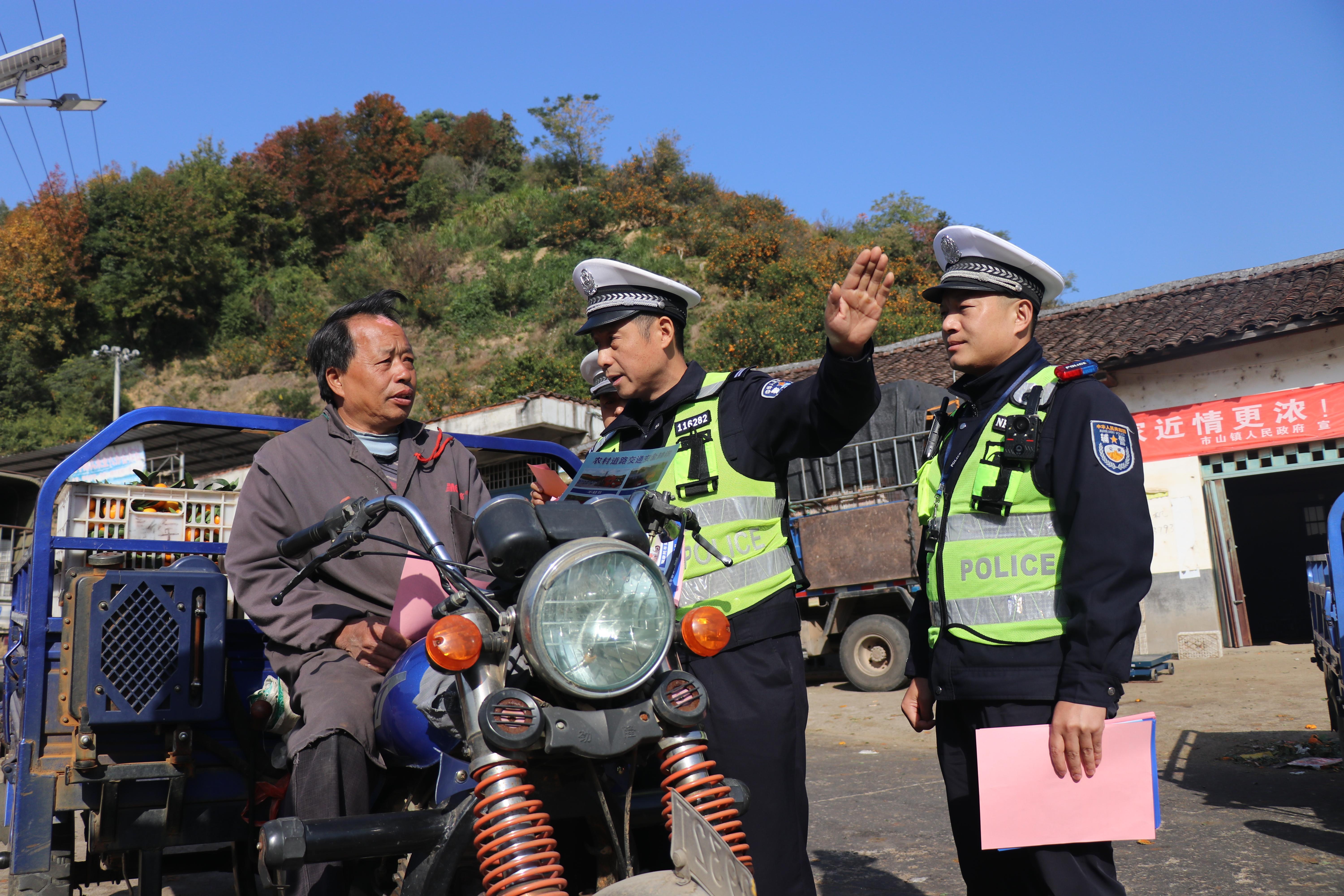 江西南丰：文明交通 礼行天下