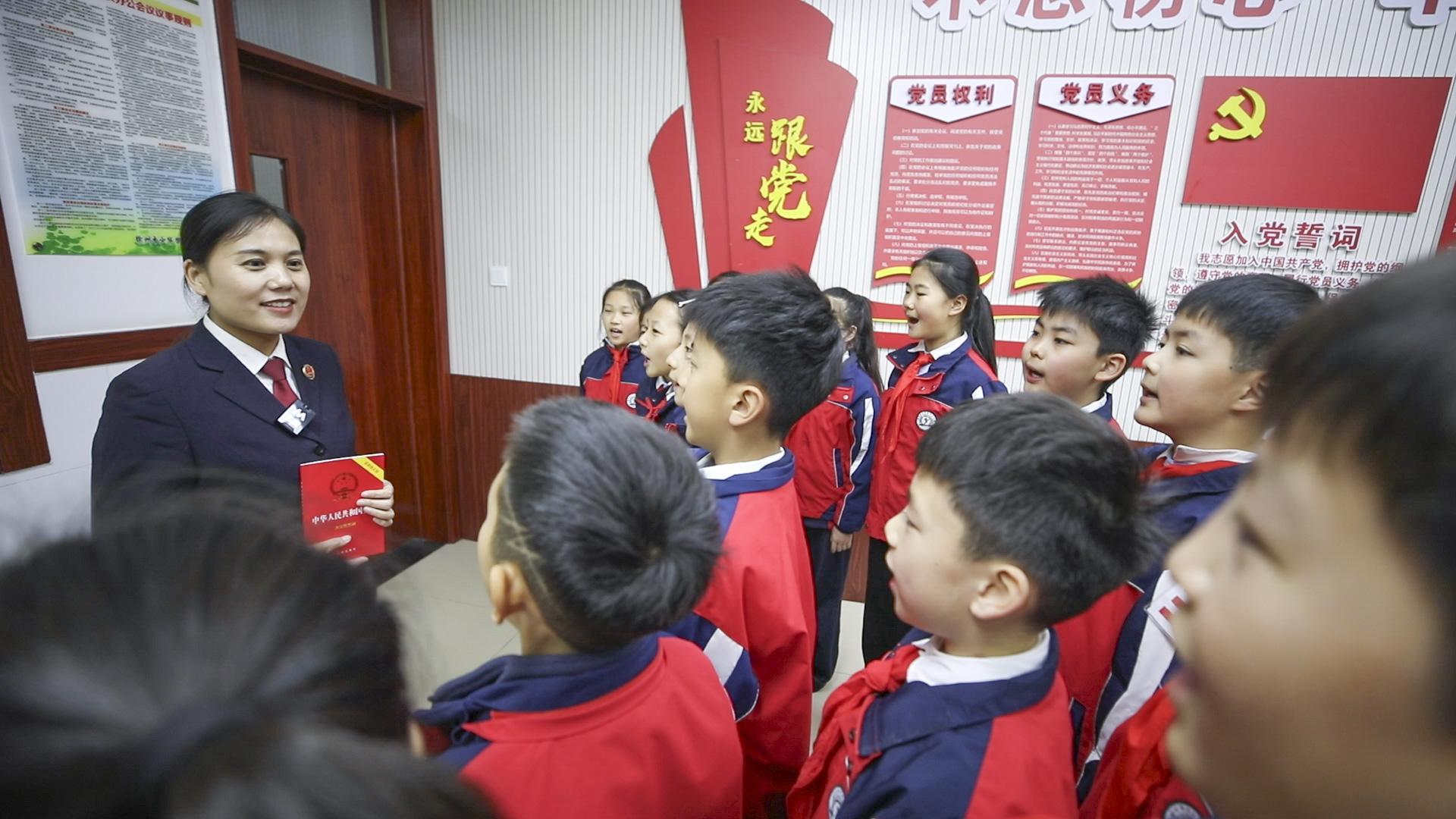 徐州泉山检察为少先队员送上法治大餐