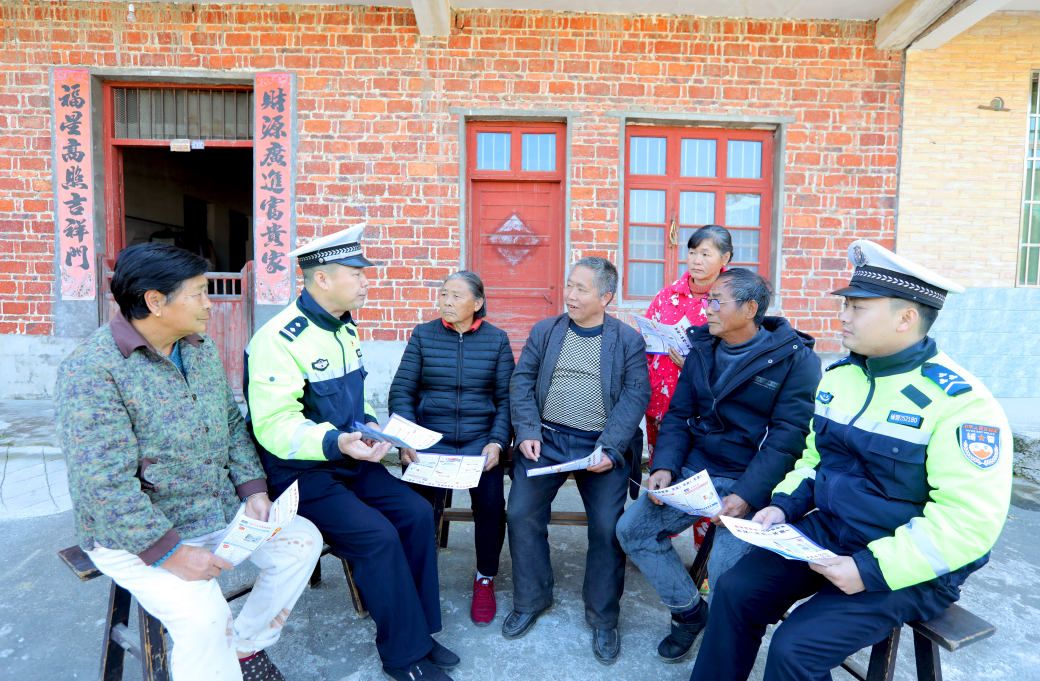江西分宜：交通安全宣传进乡村