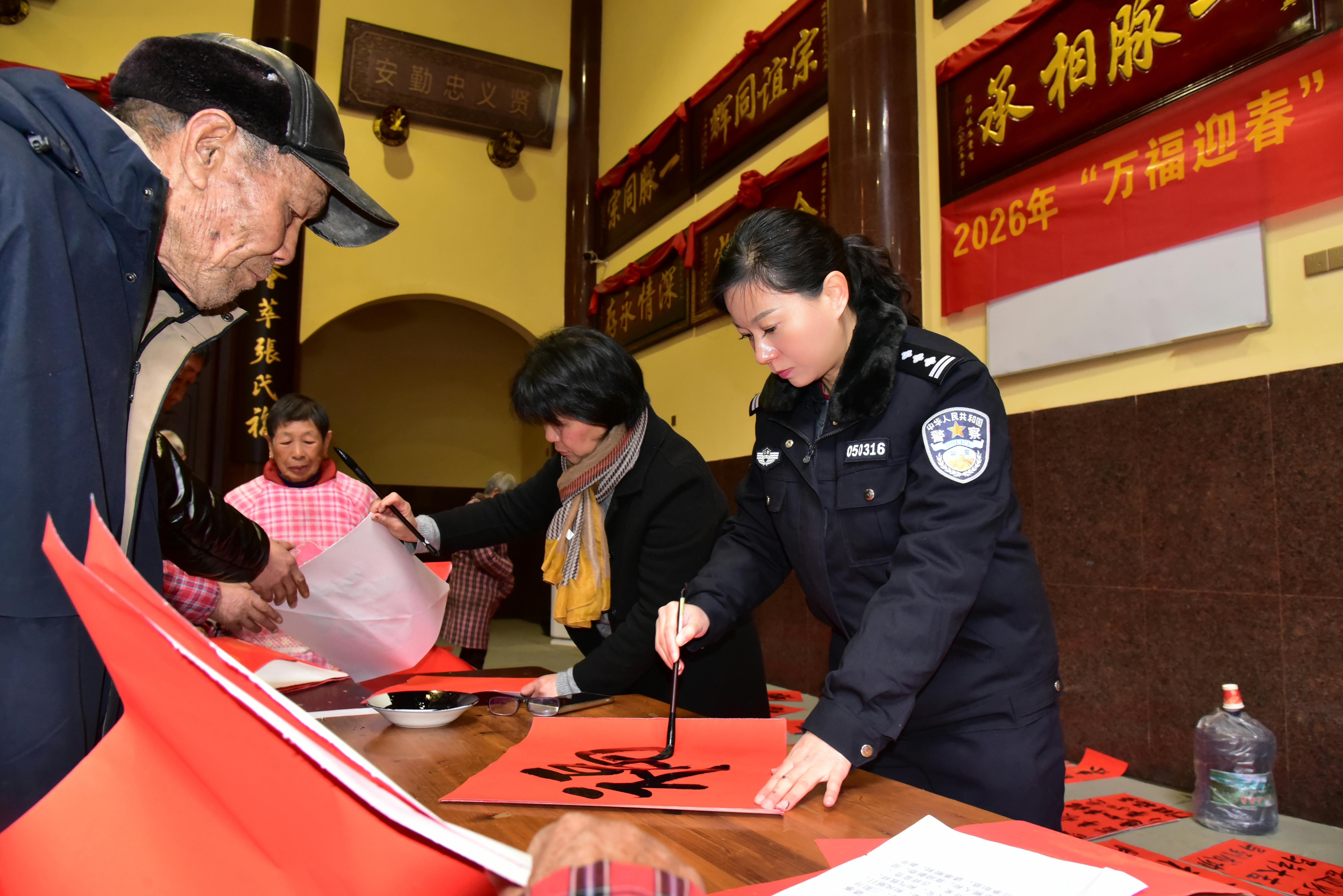 江西新余：笔墨传福 安全同行