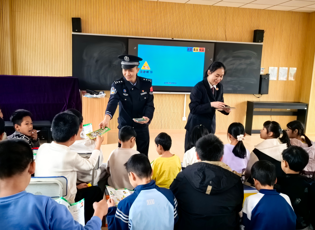 崇左边管支队上好“开学法治第一课”