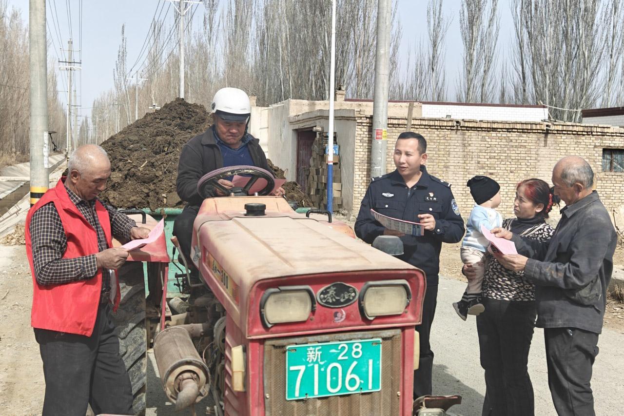 新疆轮台公安：警务室建在村头上 平安暖在百姓心坎上