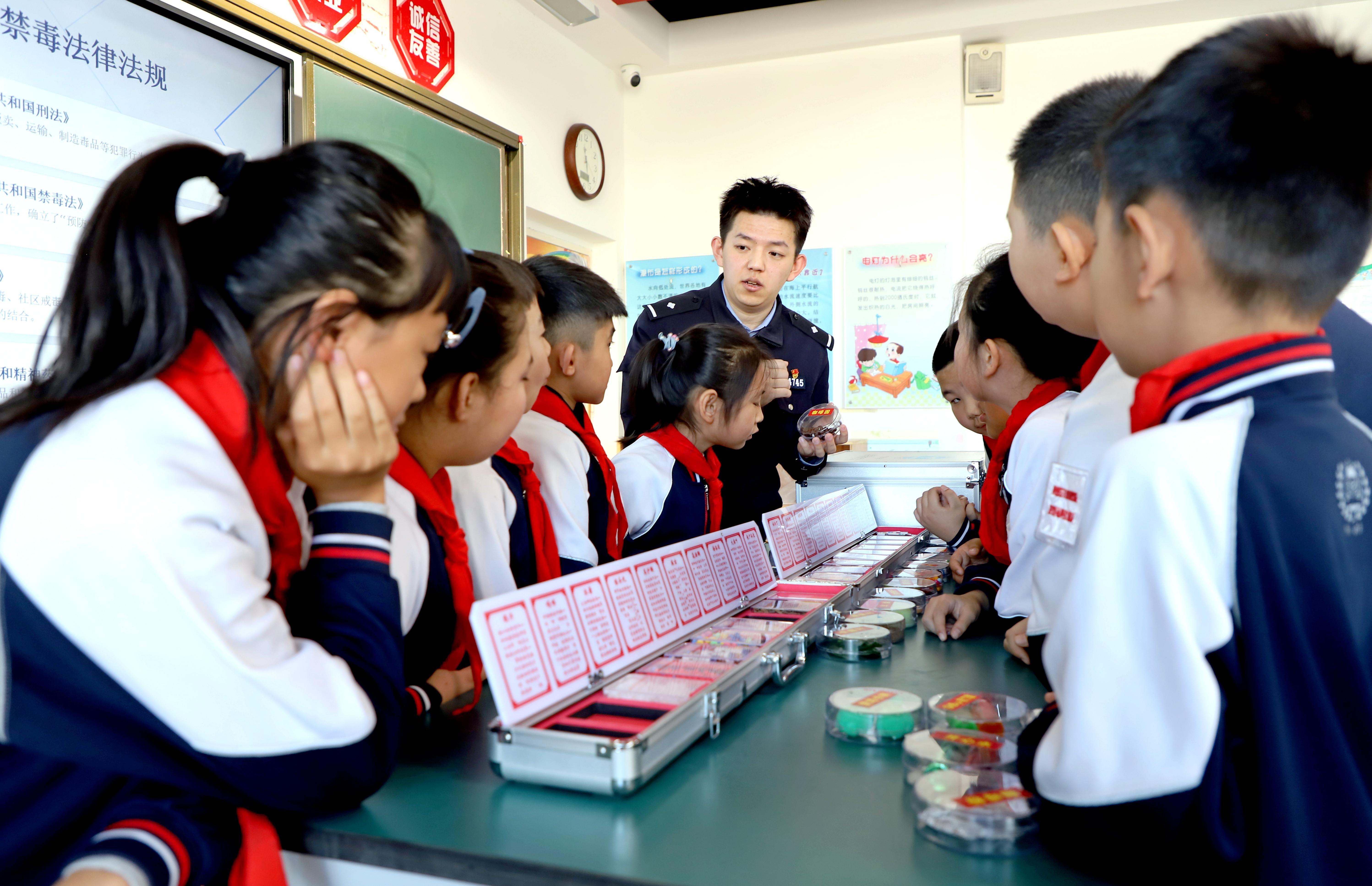 内蒙古呼和浩特市赛罕公安开展“开学第一课”