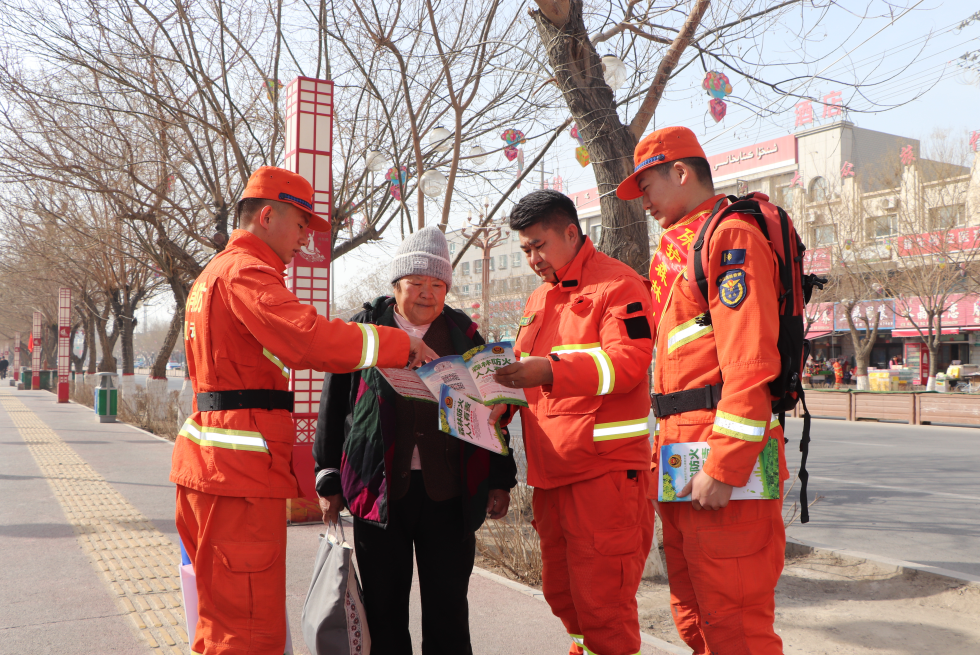 新疆巴州库尔勒消防救援机动大队：全域宣传筑防线 多措并举护平安