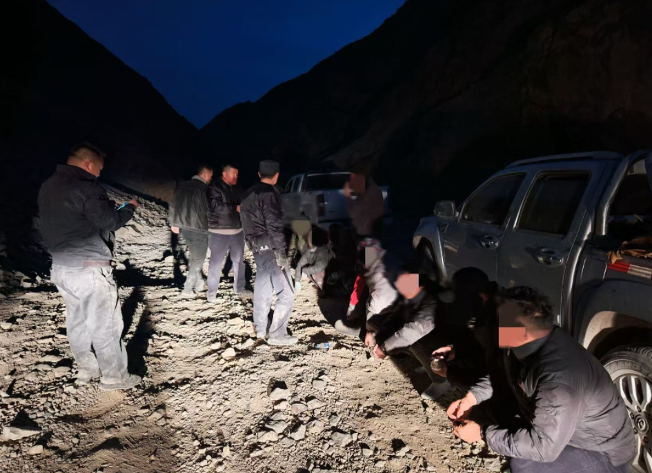 青海海西公安成功捣毁6处非法采矿窝点