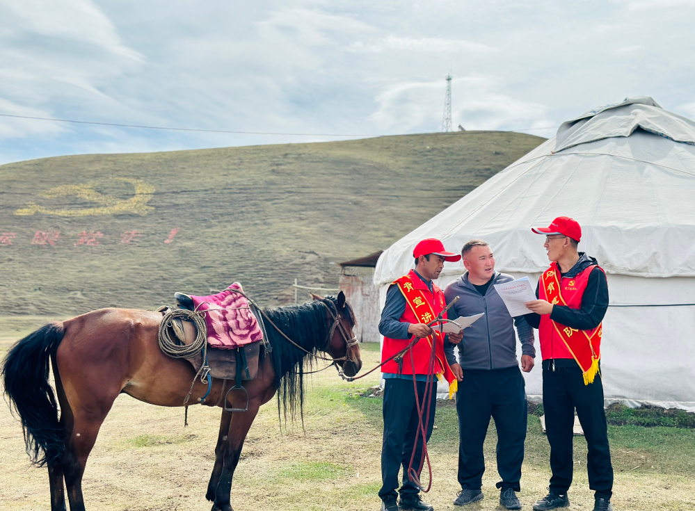 新疆乌苏市白杨沟镇：“一碗奶茶调解法”让“疙瘩”在茶香中化解