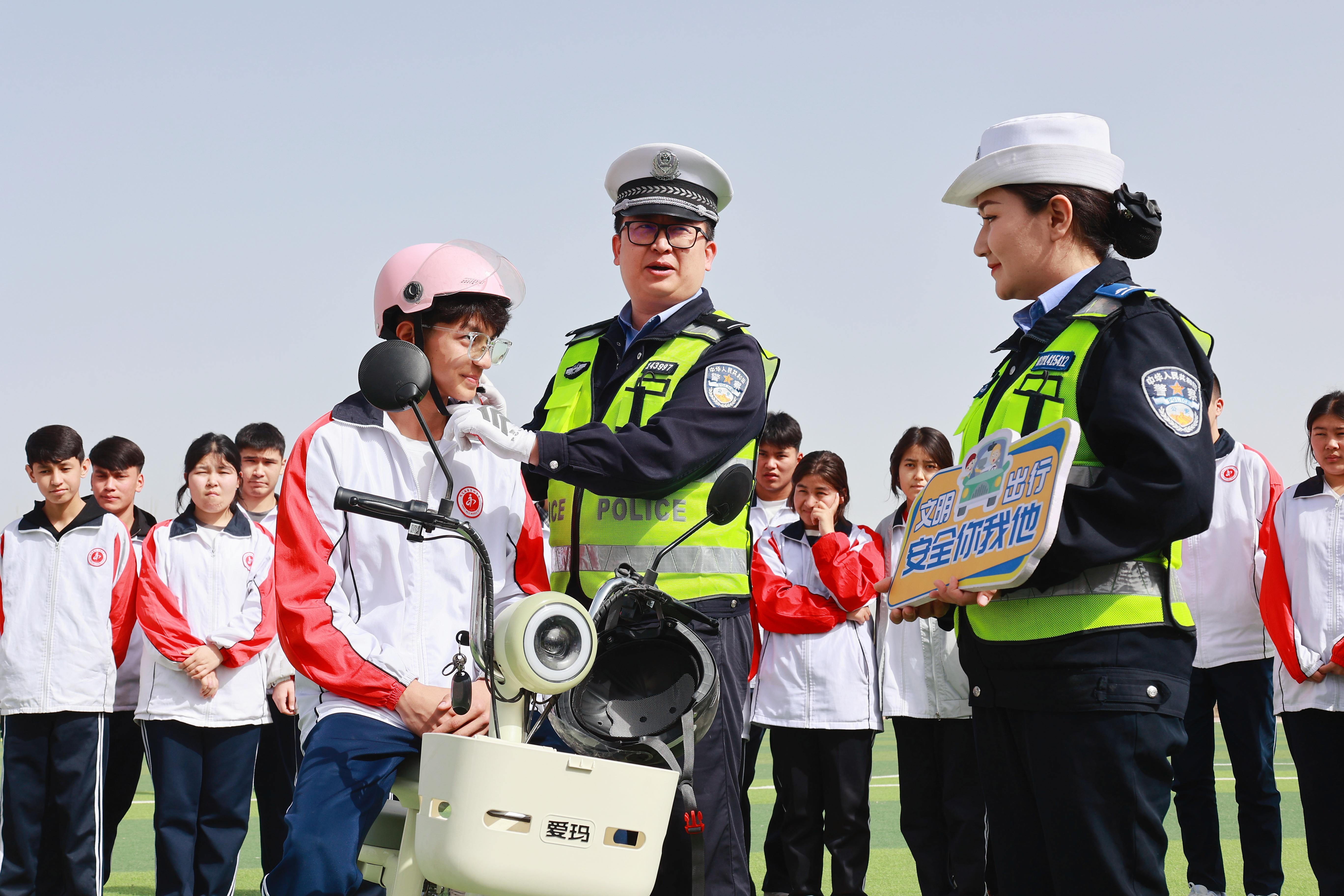 新疆阿瓦提：交通安全知识宣传进校园