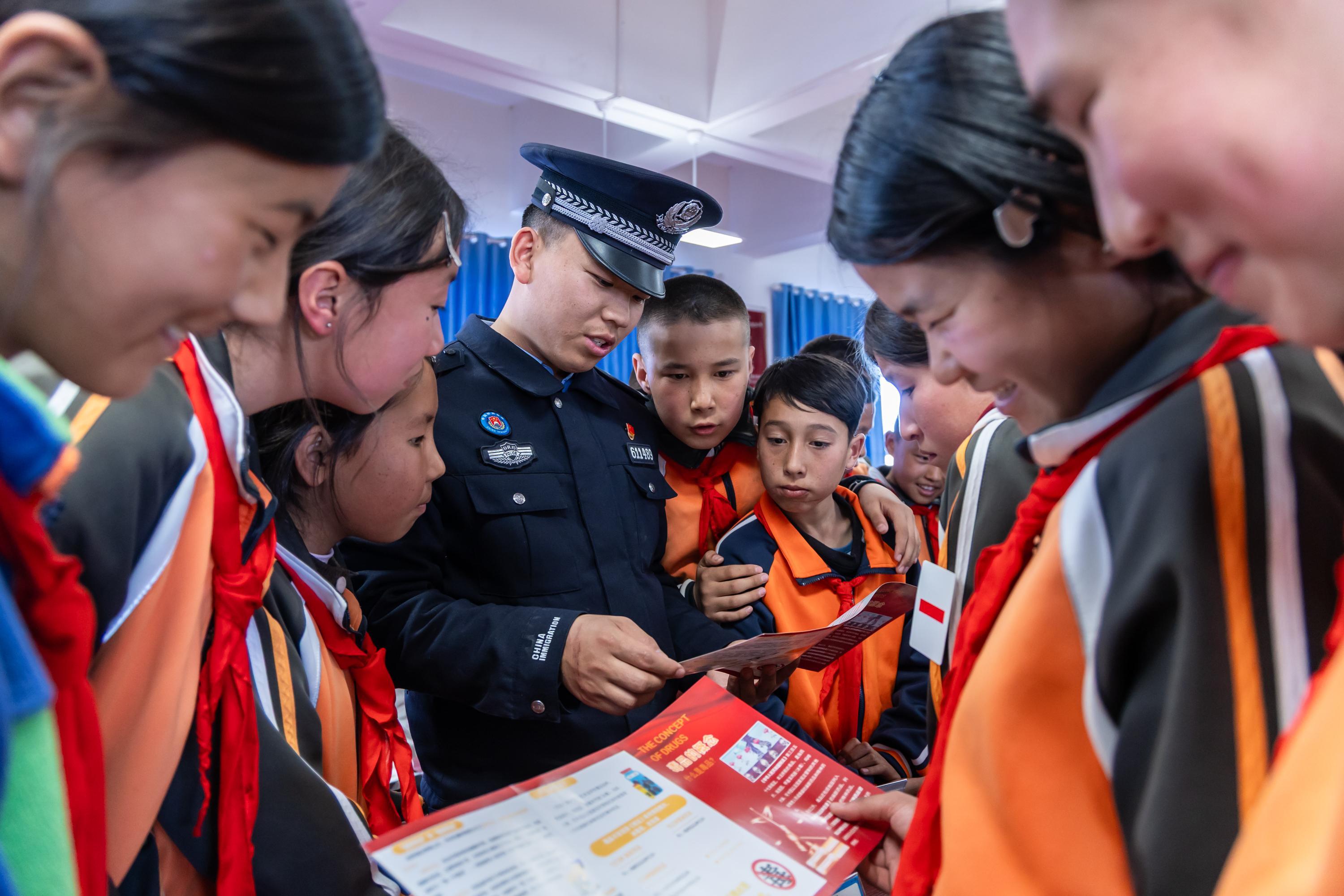 青春不“毒”行 少年共成长