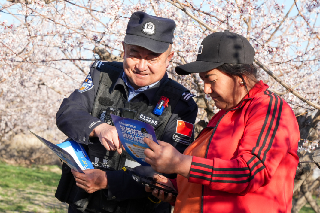 戍边民警“网红老谢” 用创意短视频筑牢反诈防线