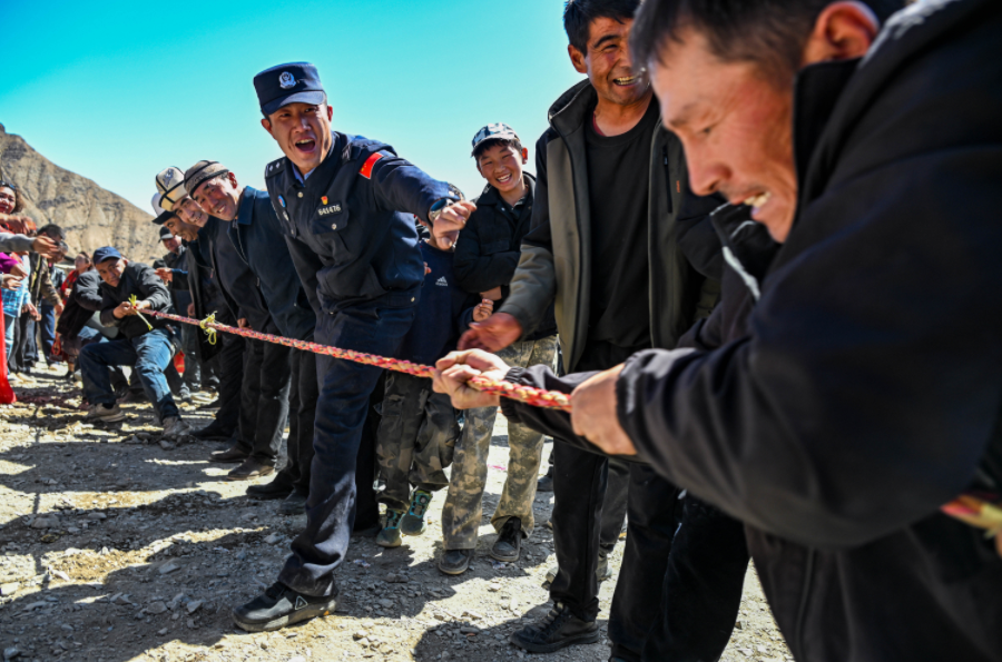 新疆克州：边境牧区欢歌起 警民同心庆民俗
