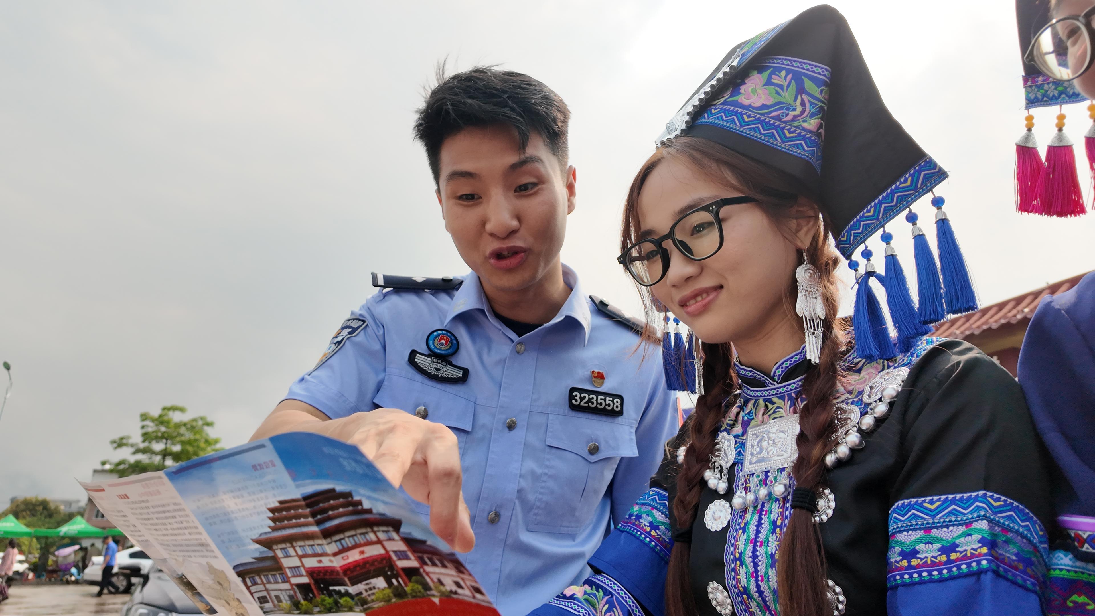 东兴边检站峒中分站：山歌普法好声音 声声传唱入人心