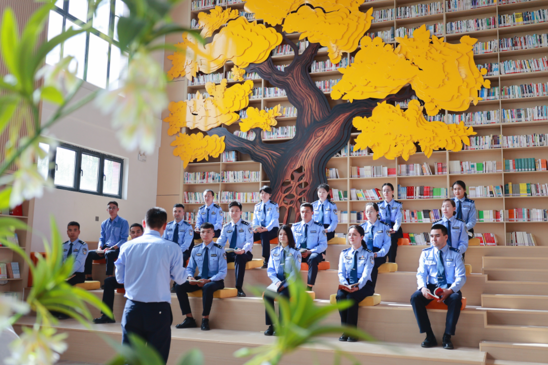 新疆阿瓦提公安：书香润心 悦读同行