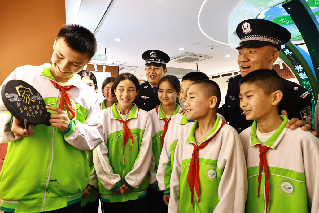 新疆新和：铁警联合学校开展沉浸式爱国主义教育