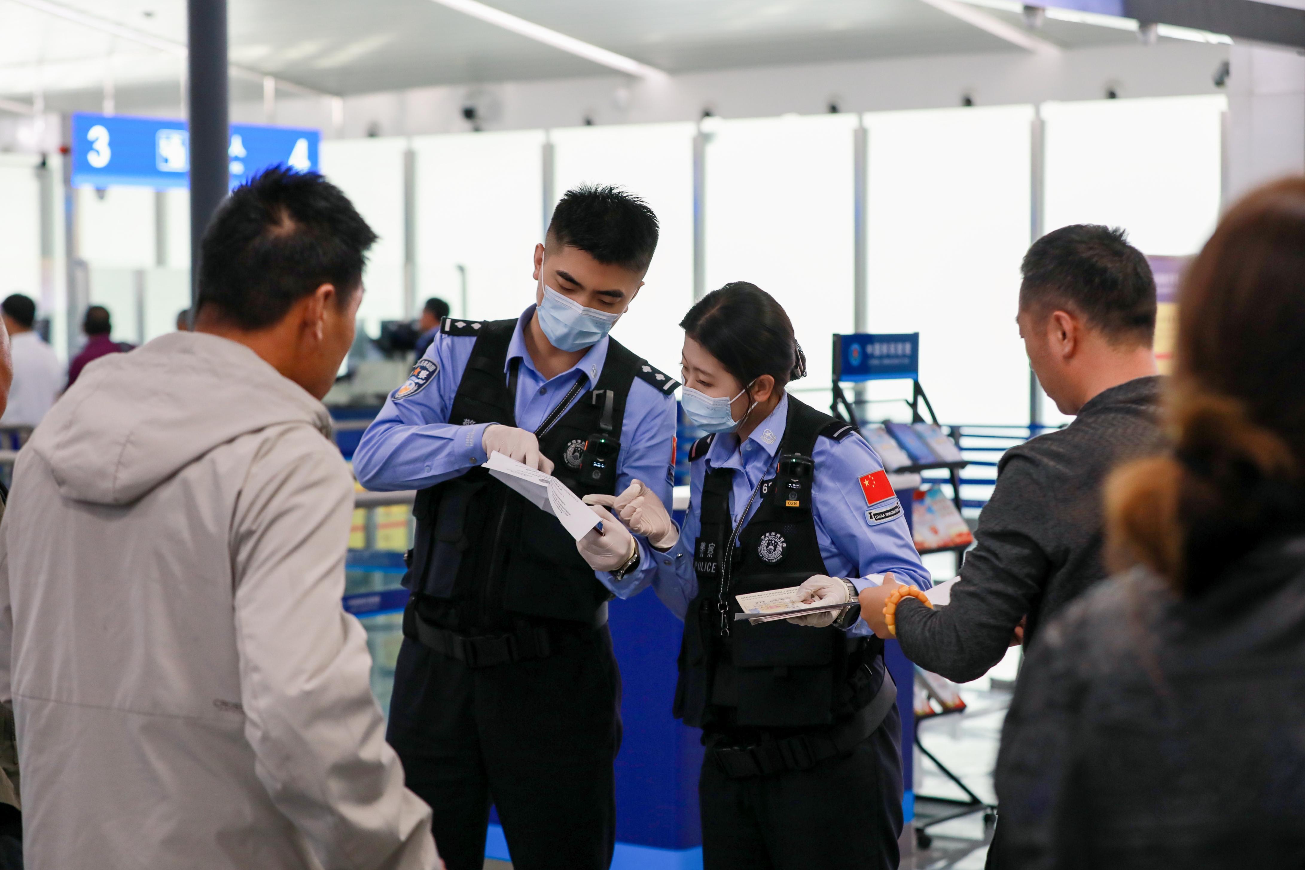 新疆伊宁边检站护航航空口岸通航一周年 出入境客流稳步增长