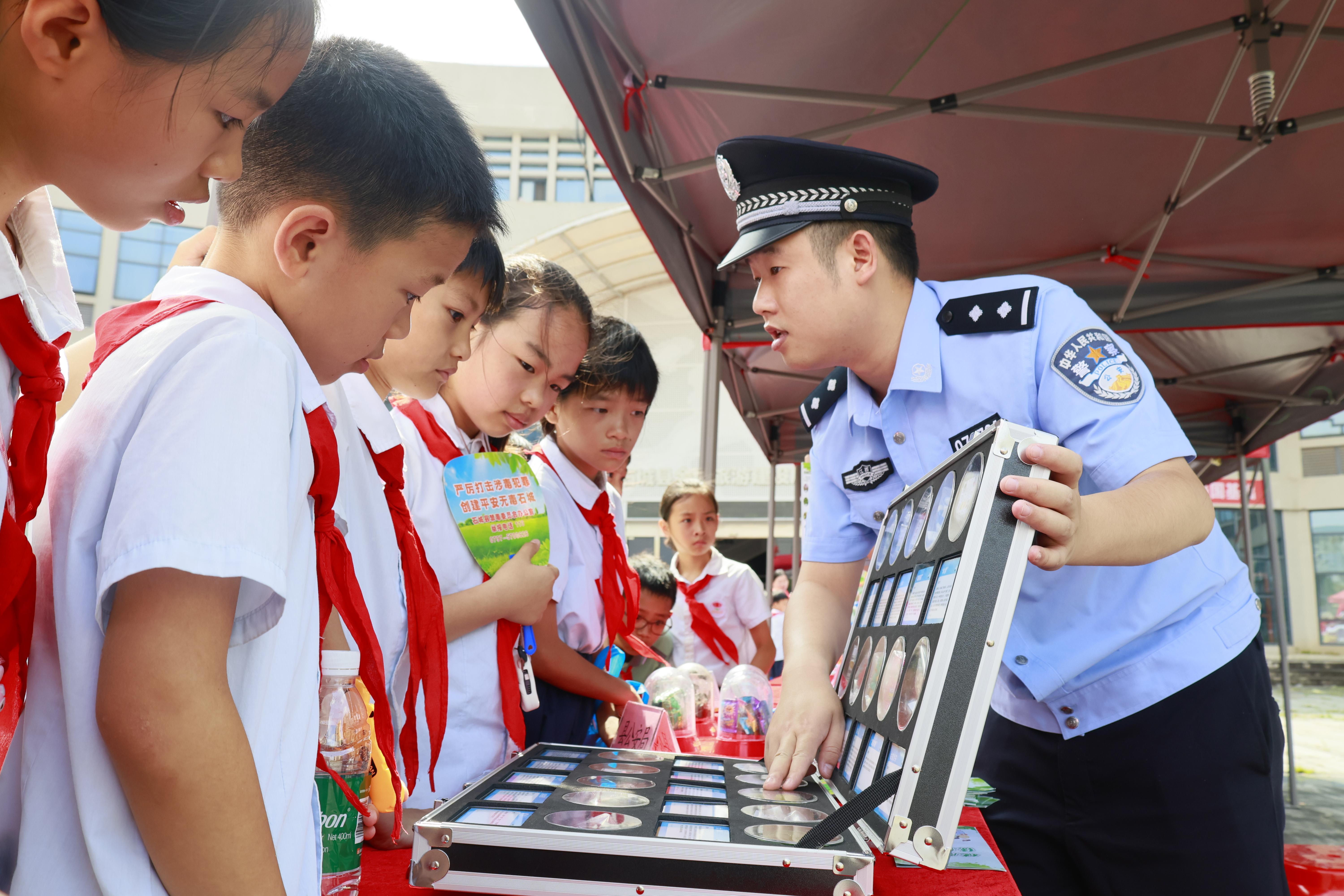 江西石城：科技活动周里话禁毒