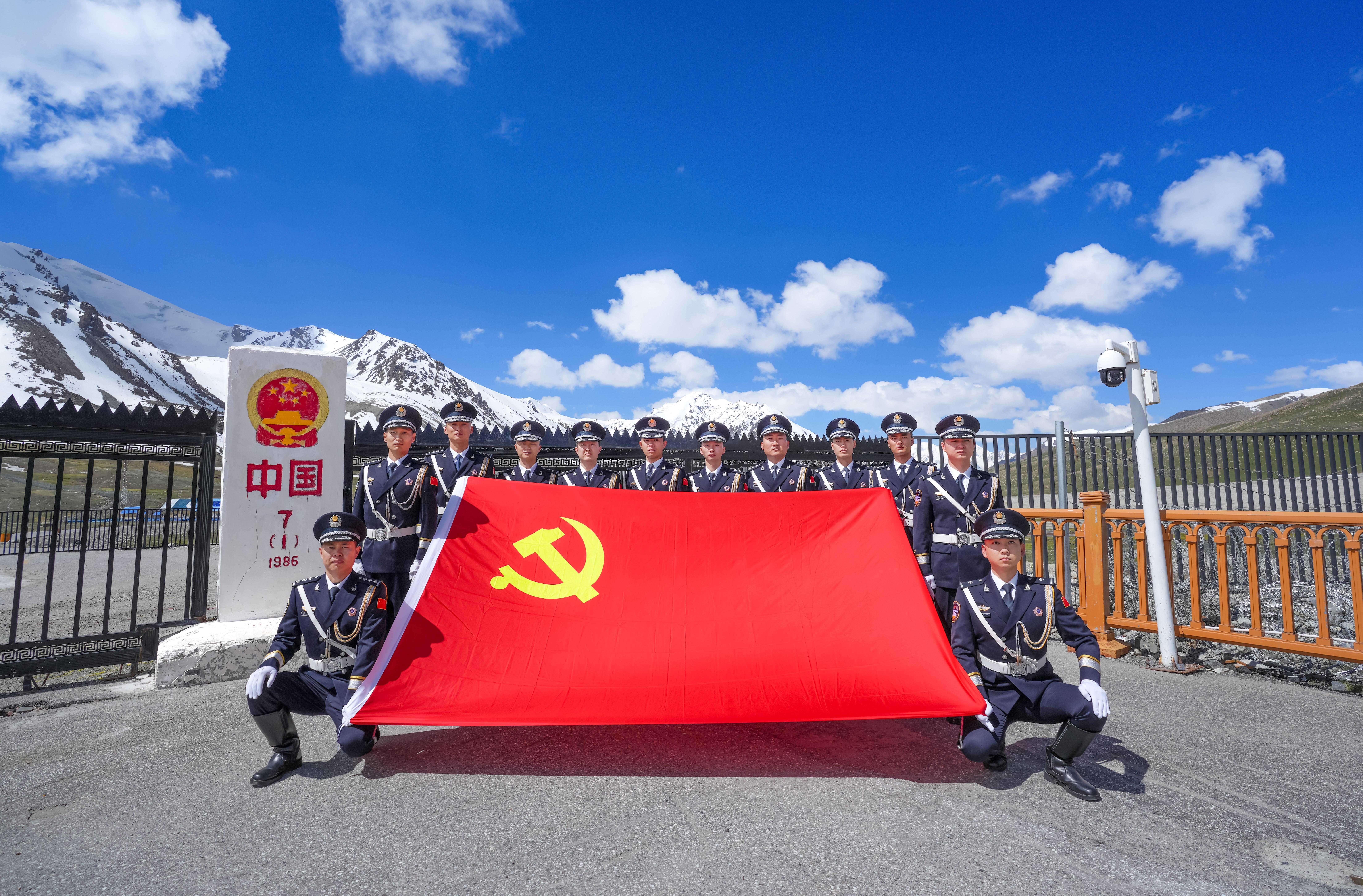 七一前夕，在&ldquo;最高国门&rdquo;感受家国情怀
