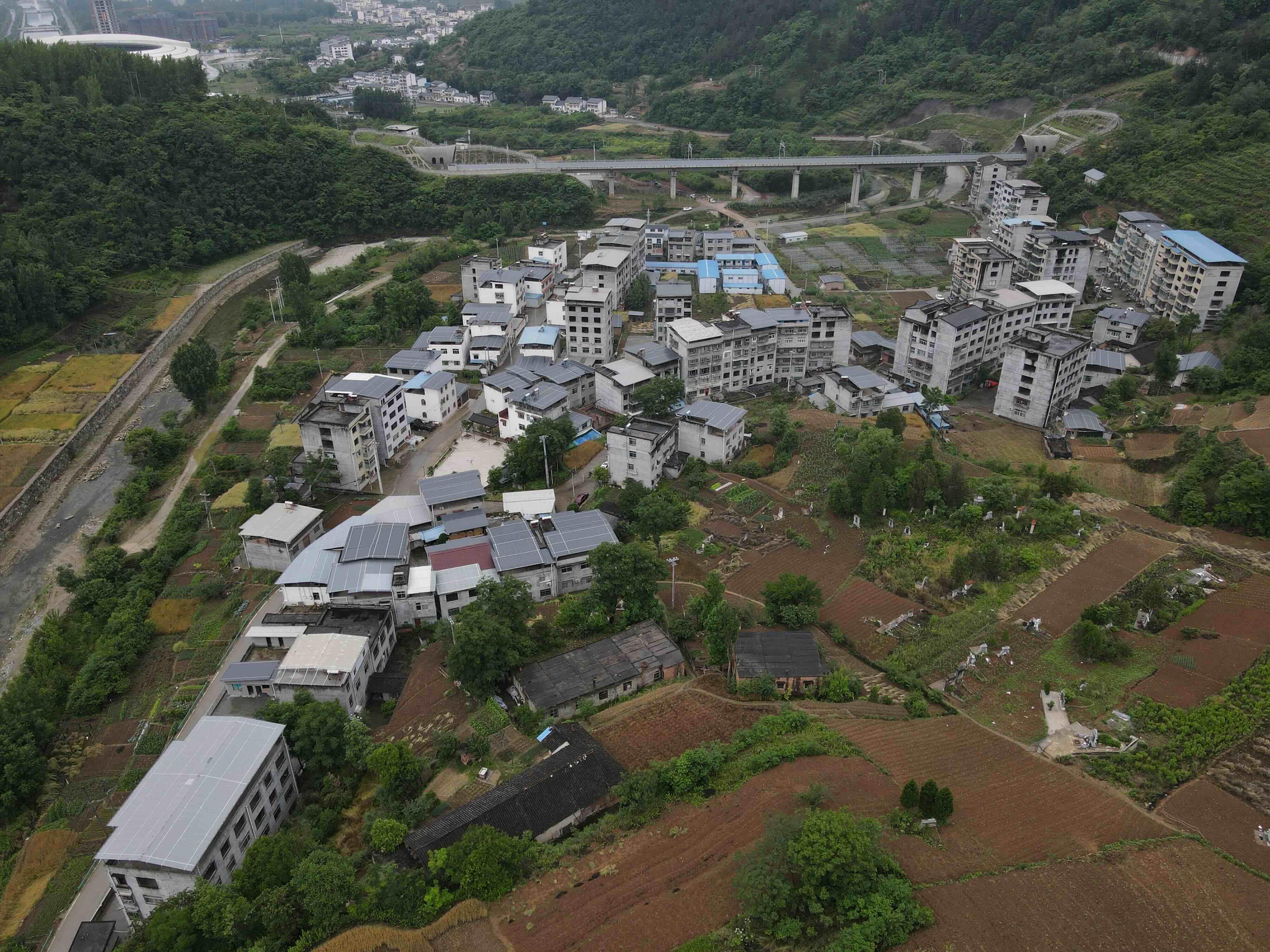 湖北十堰政法系统全力护航西十高铁开通